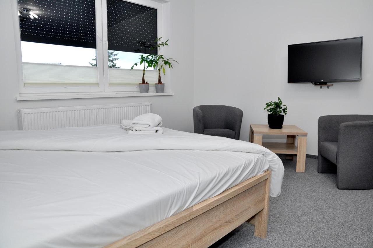 Pokoje, Apartamenty, Restauracja Marcus Oborniki Bagian luar foto
