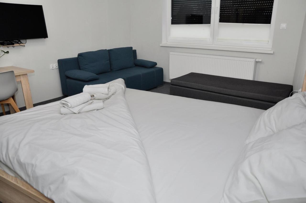 Pokoje, Apartamenty, Restauracja Marcus Oborniki Bagian luar foto