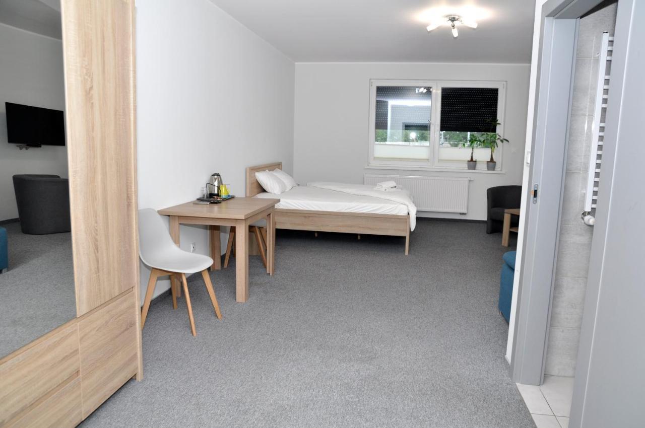 Pokoje, Apartamenty, Restauracja Marcus Oborniki Bagian luar foto