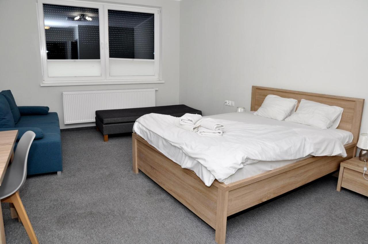 Pokoje, Apartamenty, Restauracja Marcus Oborniki Bagian luar foto