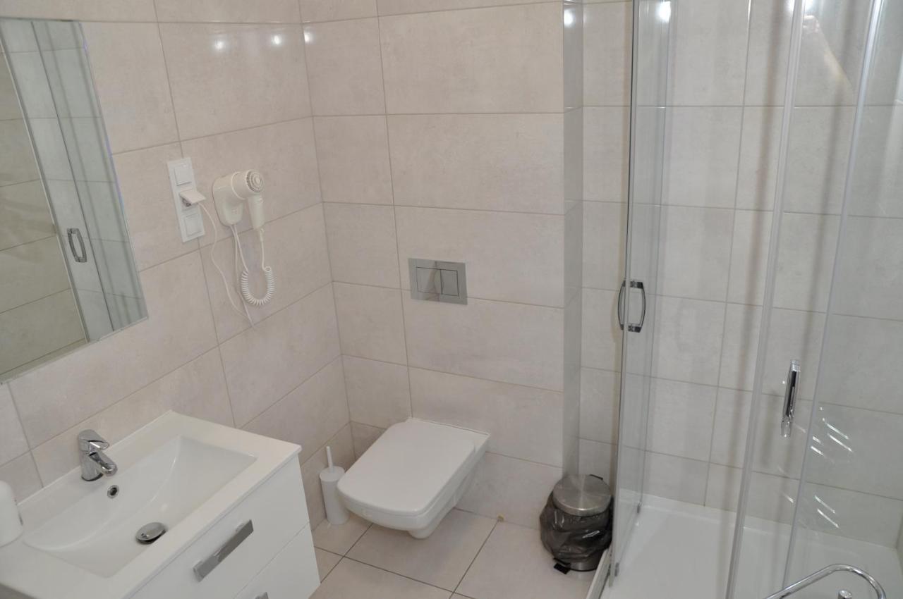 Pokoje, Apartamenty, Restauracja Marcus Oborniki Bagian luar foto