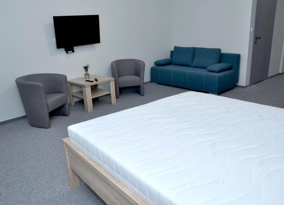 Pokoje, Apartamenty, Restauracja Marcus Oborniki Bagian luar foto