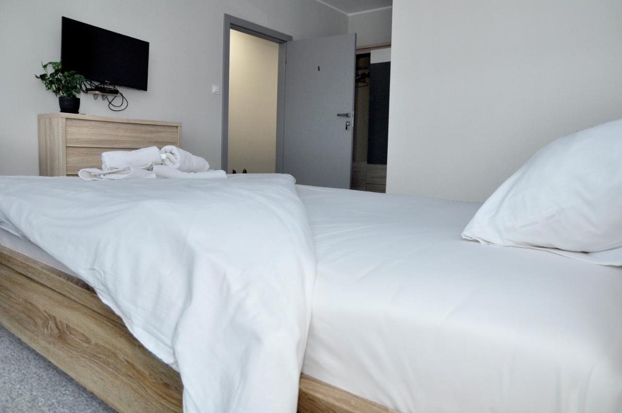 Pokoje, Apartamenty, Restauracja Marcus Oborniki Bagian luar foto