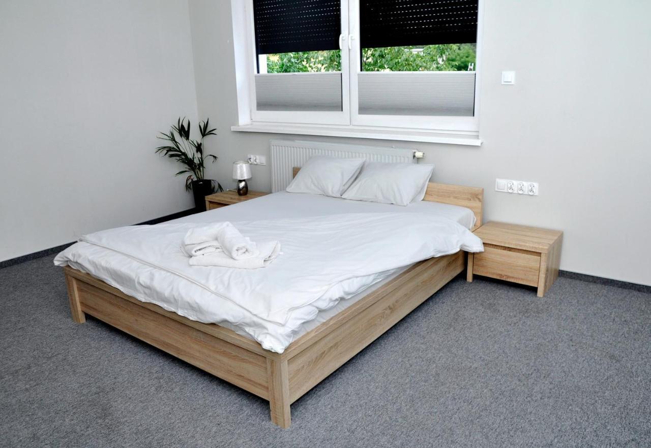 Pokoje, Apartamenty, Restauracja Marcus Oborniki Bagian luar foto