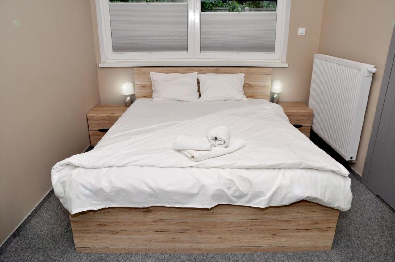 Pokoje, Apartamenty, Restauracja Marcus Oborniki Bagian luar foto